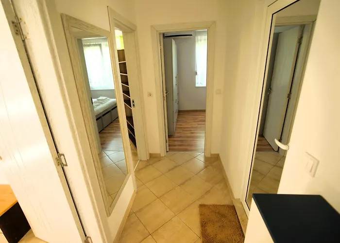 Emona 5 Floor 2 Lejlighed *